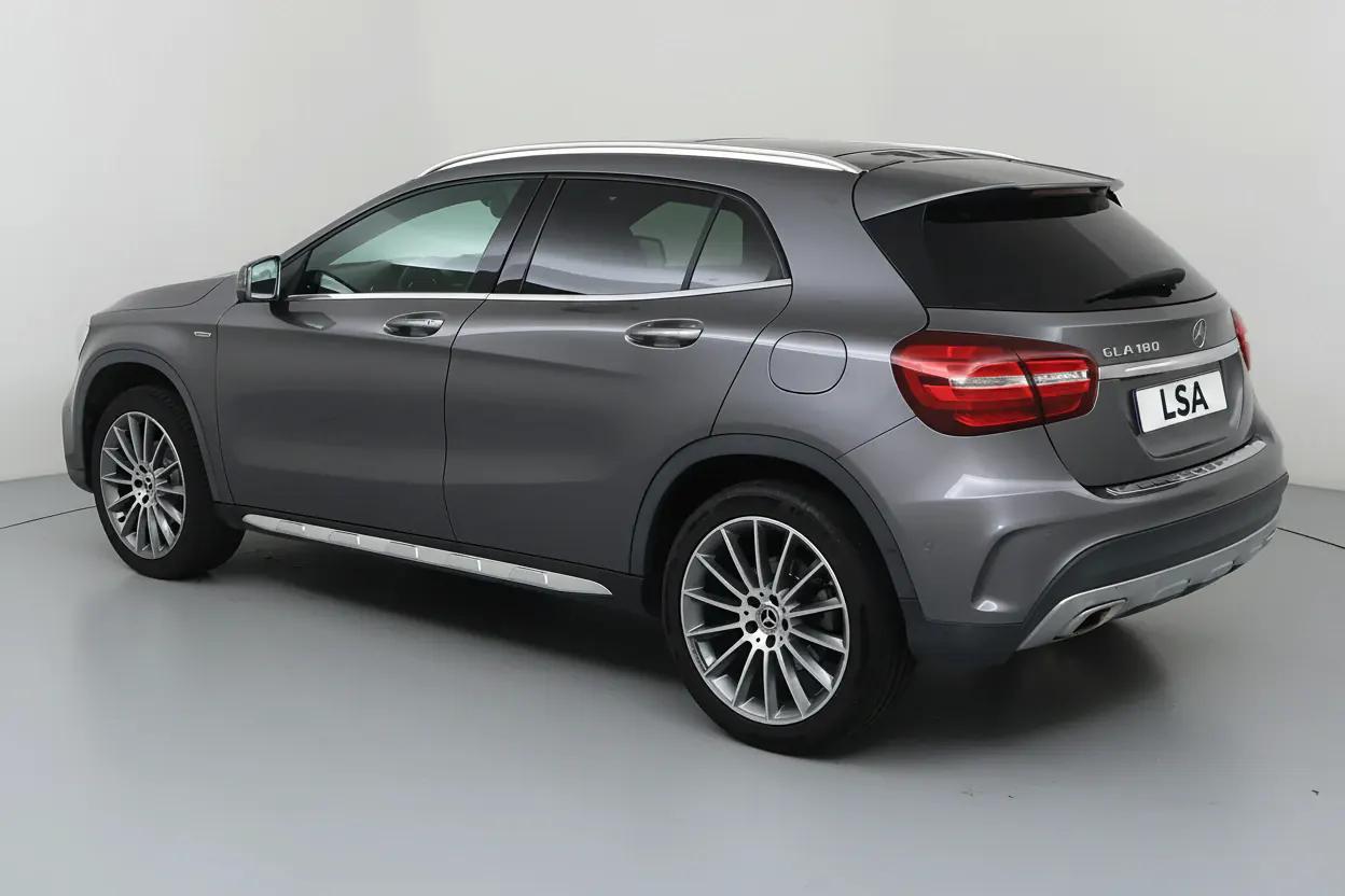 Mercedes-Benz GLA Nice vue 3 Mercedes-Benz GLA en leasing sans apport à Nice — vue 3